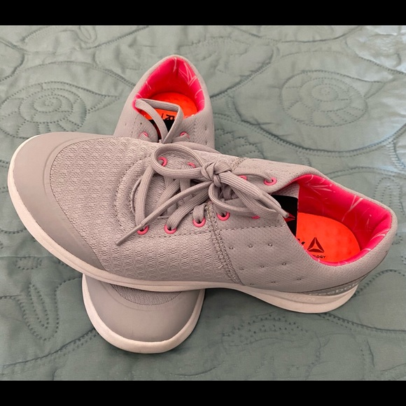 Women’s Reebok shoes size 8 - Picture 4 of 6